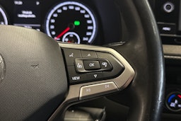 punainen Volkswagen Transporter 2021 kuva 16.