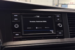 punainen Volkswagen Transporter 2021 kuva 17.