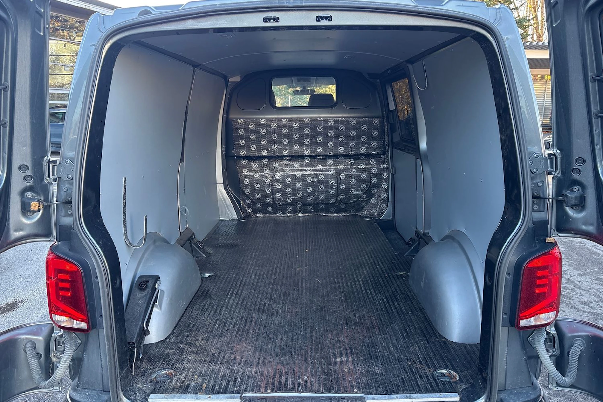 met. harmaa Volkswagen Transporter 2021 kuva 4.
