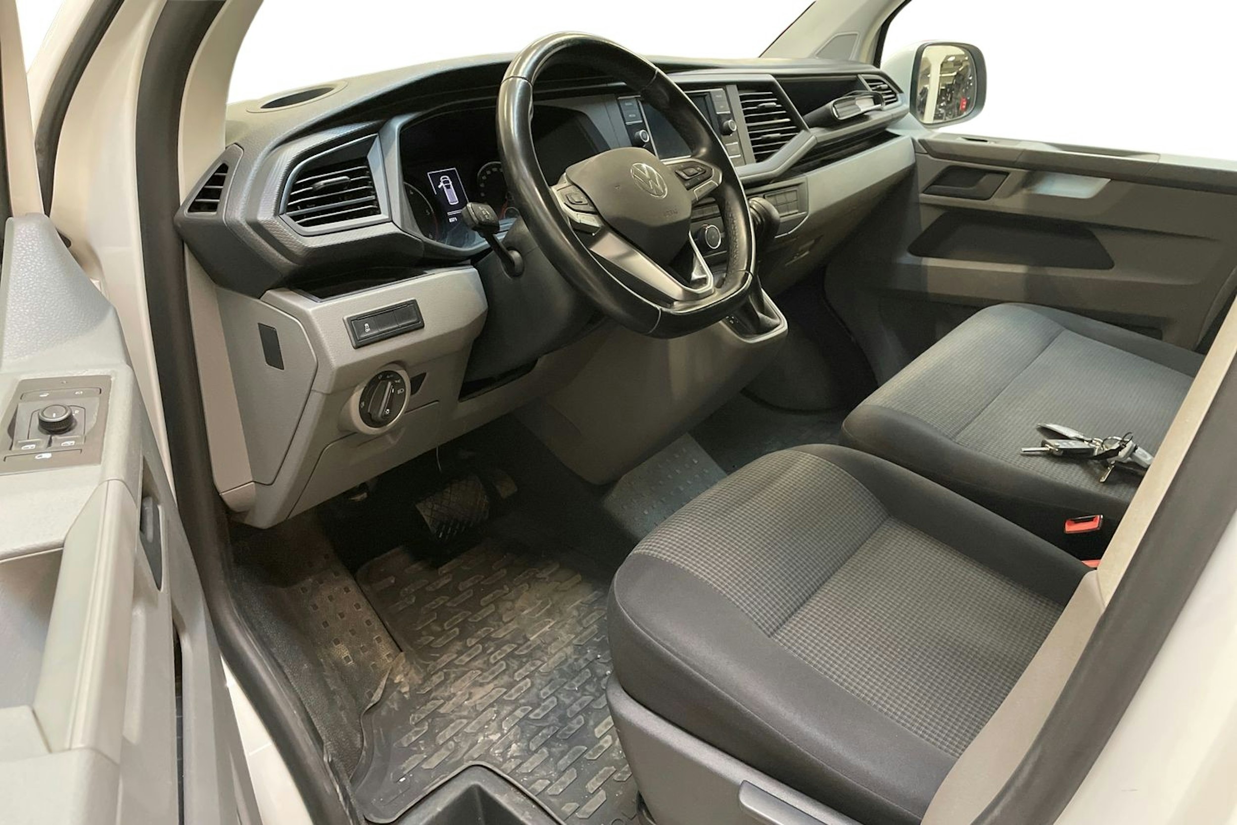 valkoinen Volkswagen Transporter 2021 kuva 7.