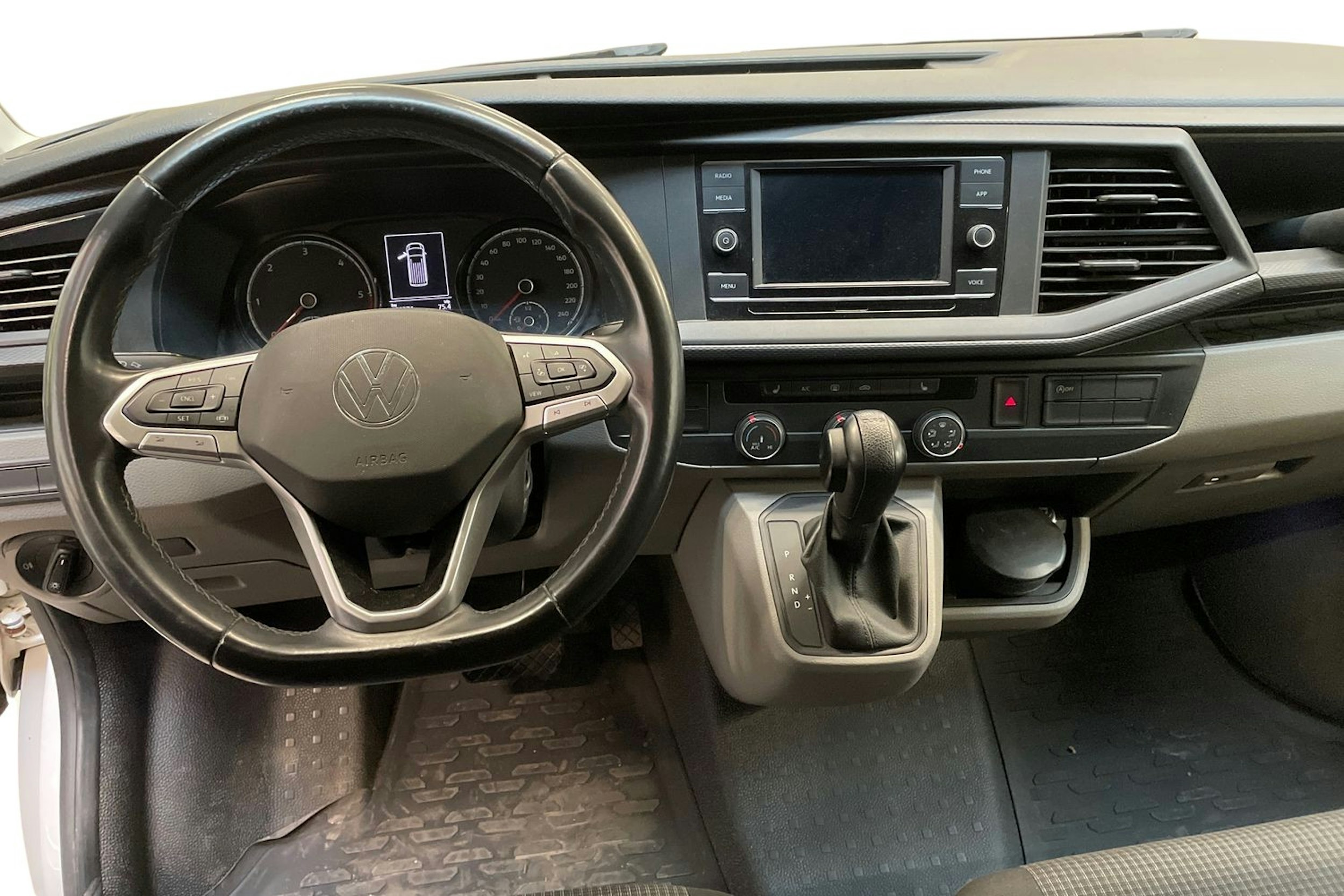valkoinen Volkswagen Transporter 2021 kuva 9.