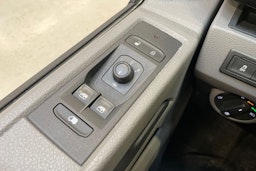 valkoinen Volkswagen Transporter 2021 kuva 21.