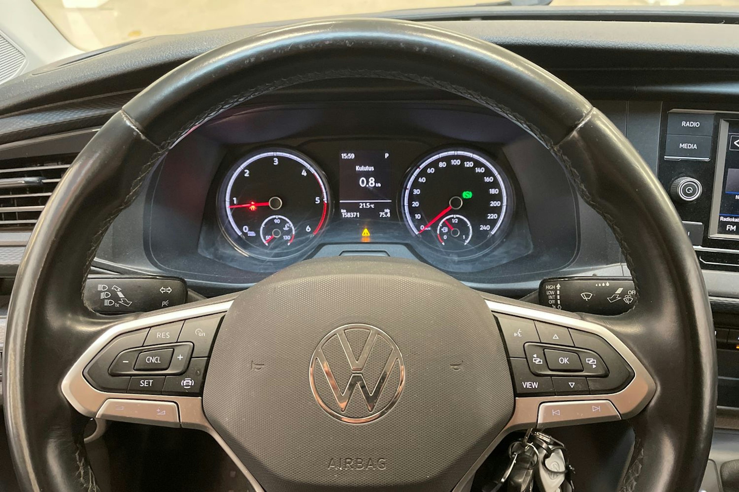 valkoinen Volkswagen Transporter 2021 kuva 24.