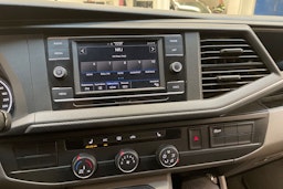 valkoinen Volkswagen Transporter 2021 kuva 25.