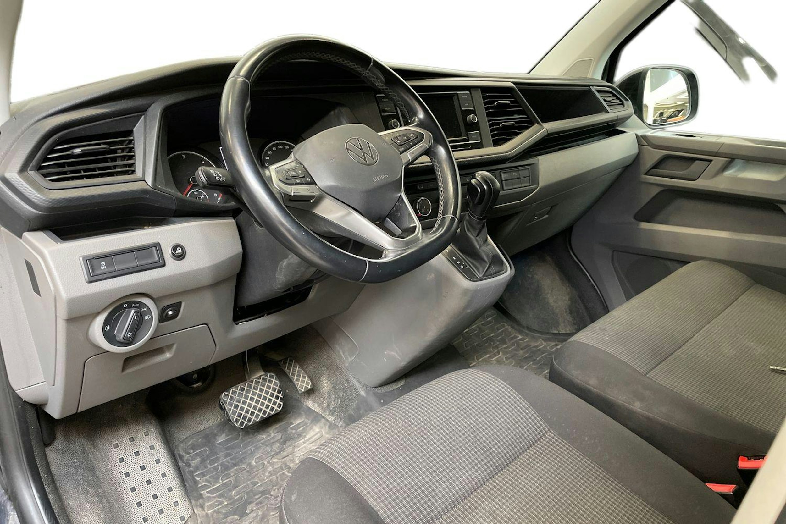 musta Volkswagen Transporter 2021 kuva 3.