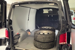 musta Volkswagen Transporter 2021 kuva 15.