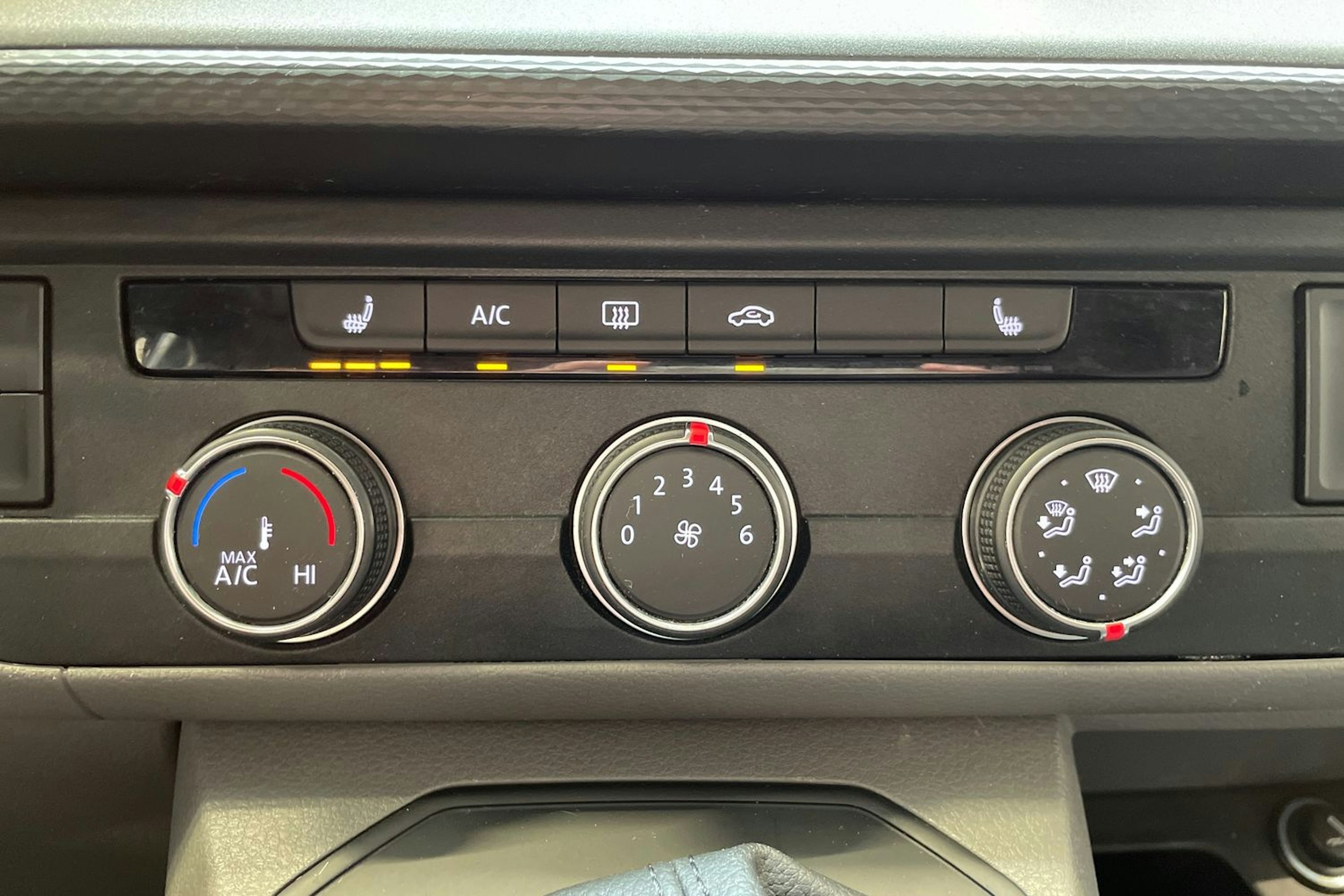 musta Volkswagen Transporter 2021 kuva 25.