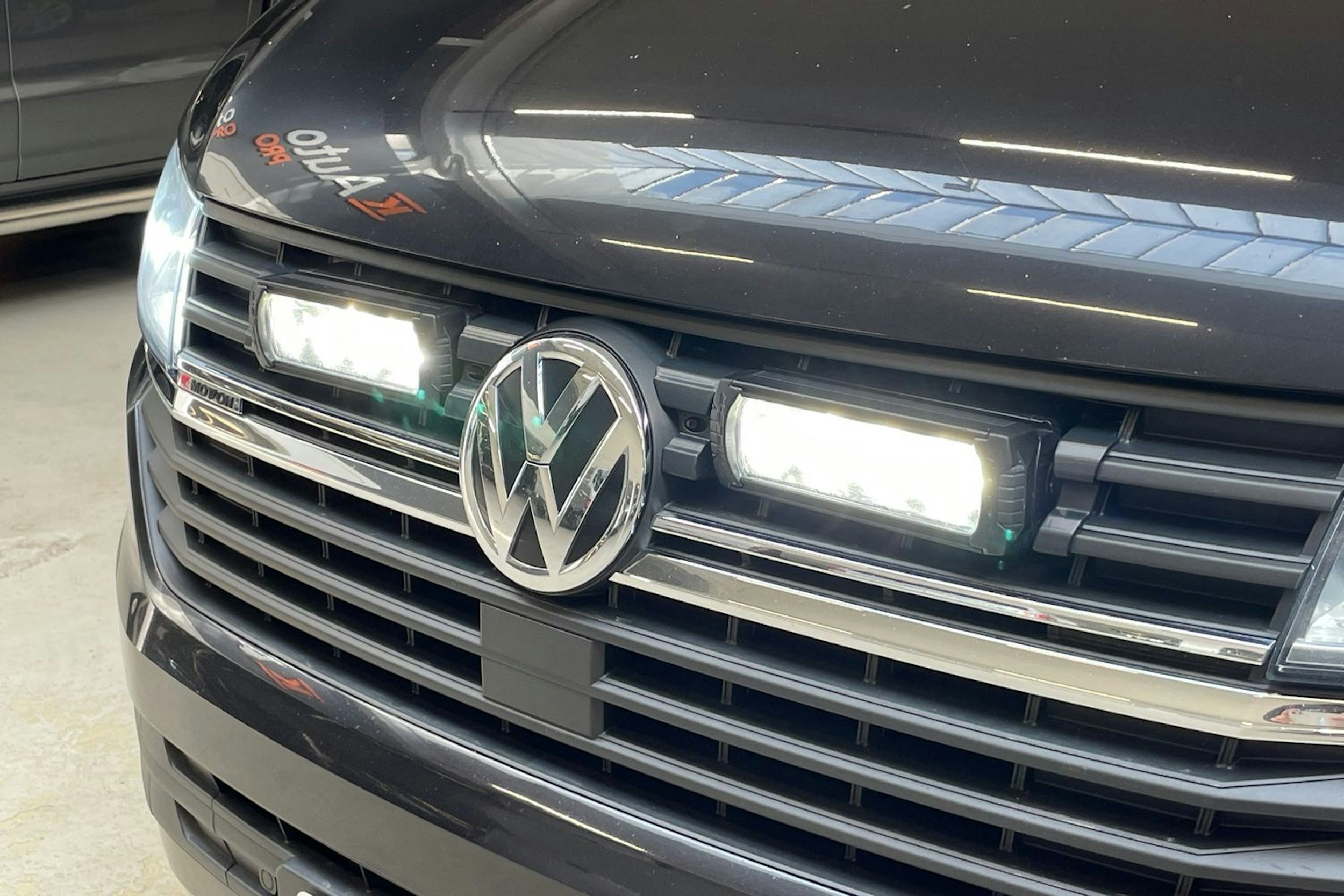 musta Volkswagen Transporter 2021 kuva 31.