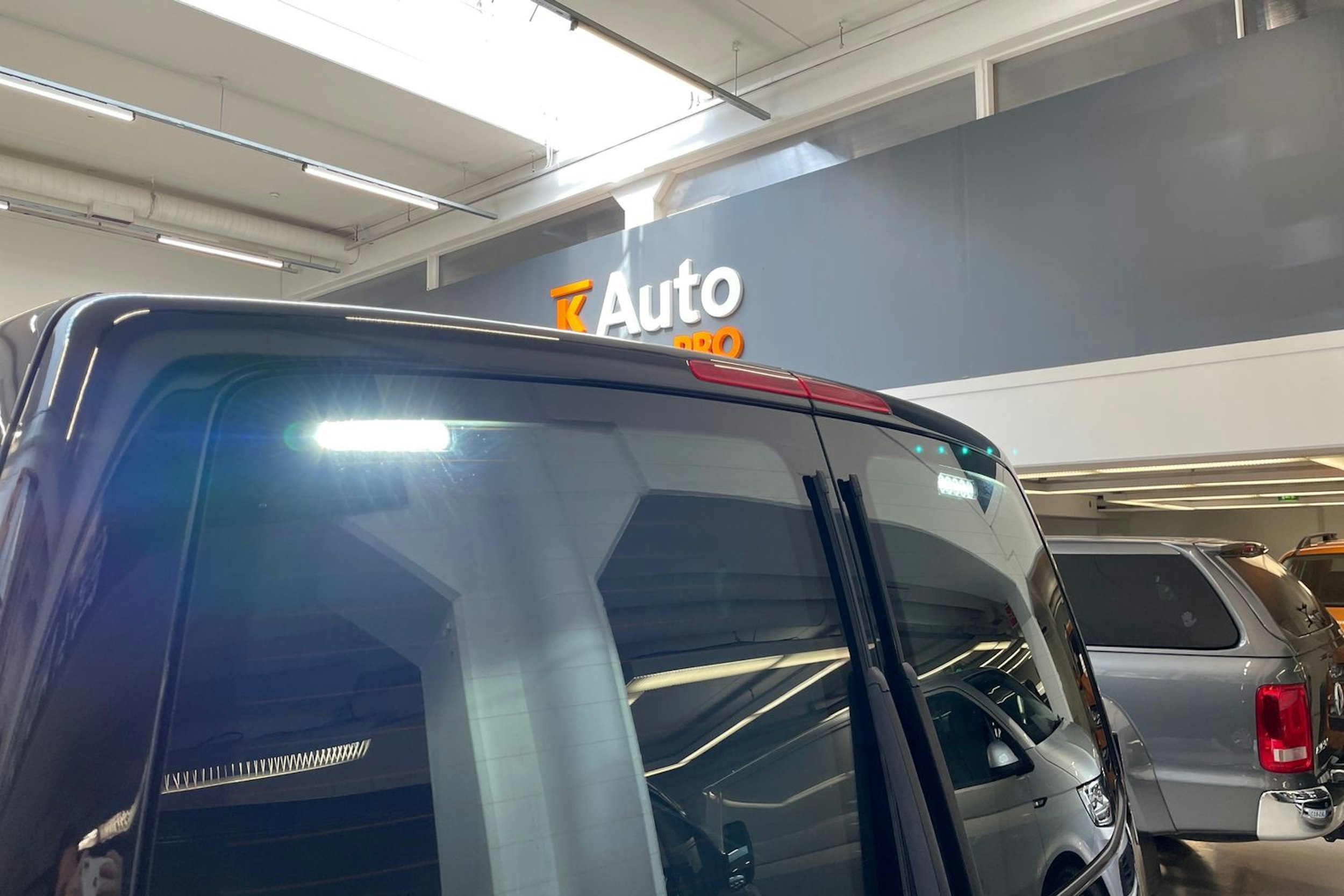 musta Volkswagen Transporter 2021 kuva 32.