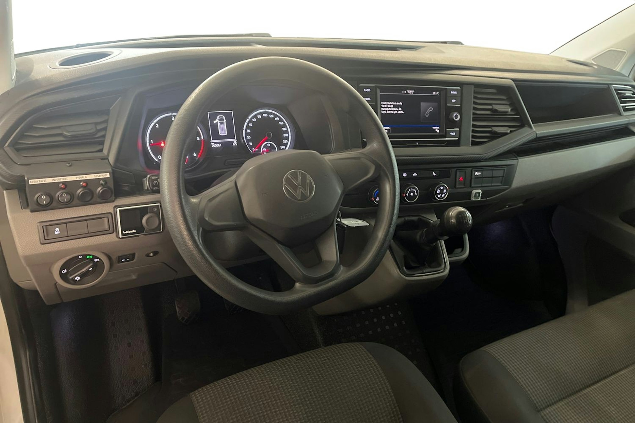 valkoinen Volkswagen Transporter 2021 kuva 7.