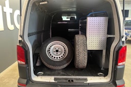 valkoinen Volkswagen Transporter 2021 kuva 10.