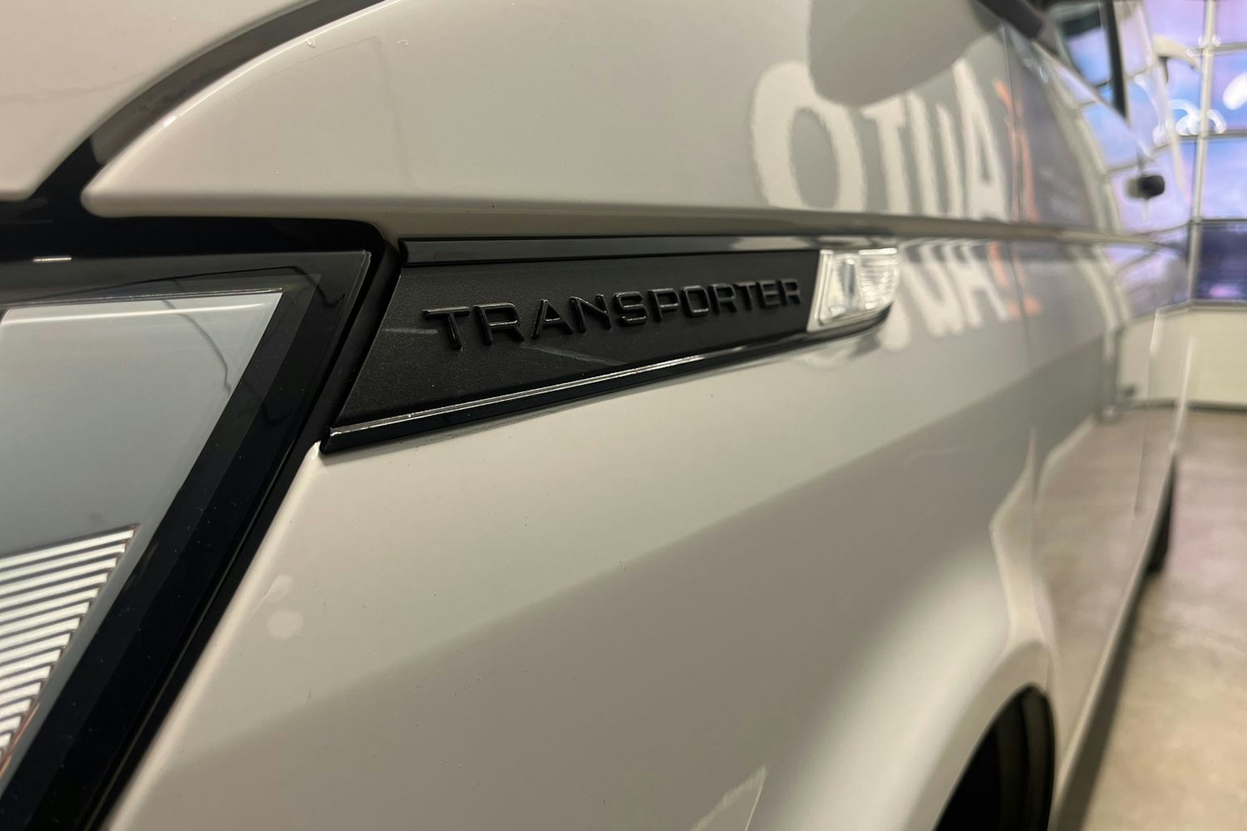 valkoinen Volkswagen Transporter 2021 kuva 15.