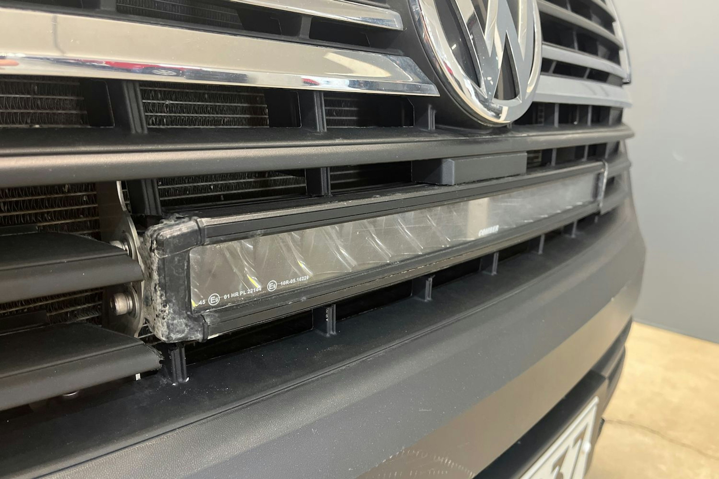 valkoinen Volkswagen Transporter 2021 kuva 16.