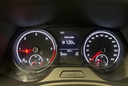 valkoinen Volkswagen Transporter 2021 kuva 19.