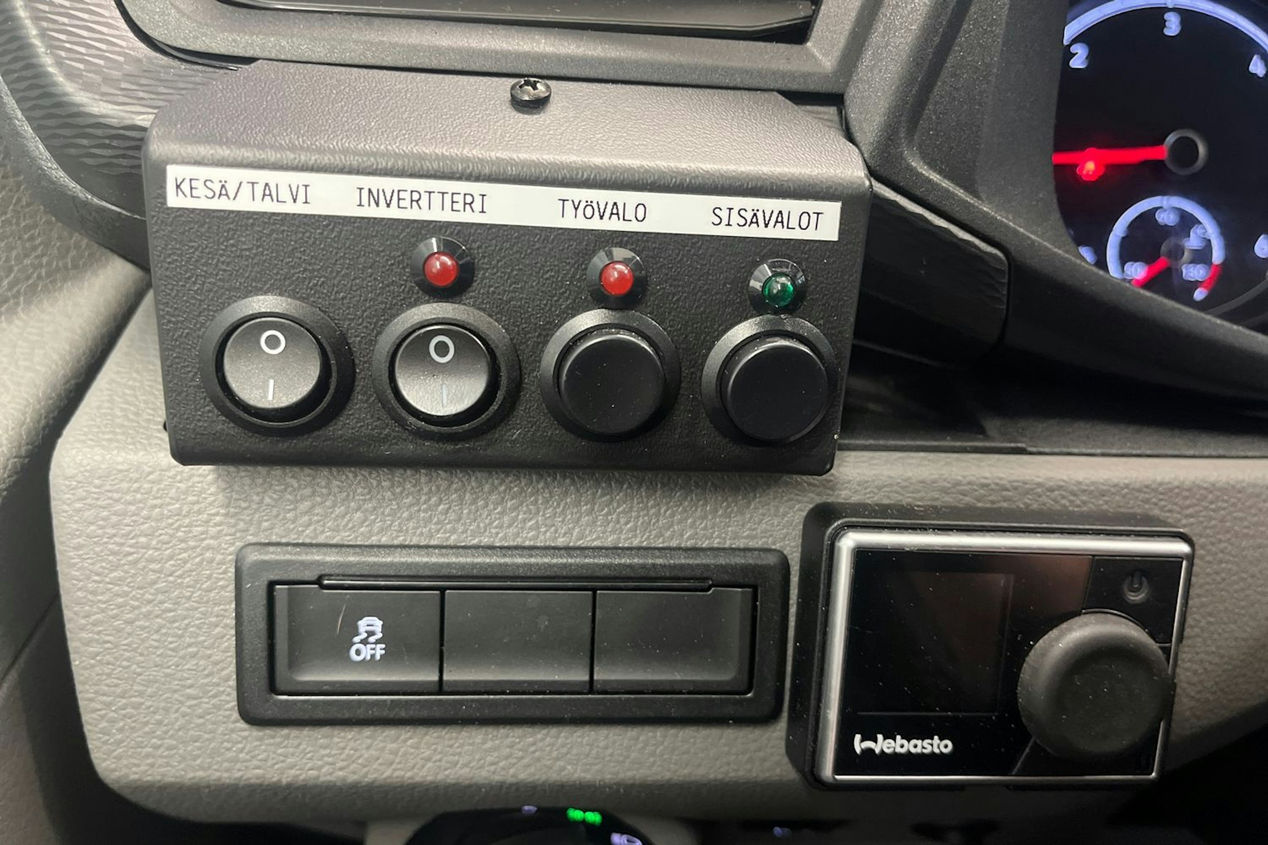 valkoinen Volkswagen Transporter 2021 kuva 20.
