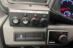 valkoinen Volkswagen Transporter 2021 kuva 20.