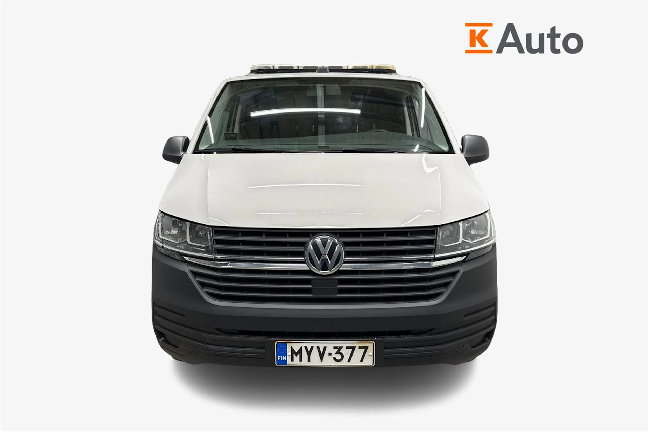 valkoinen Volkswagen Transporter 2021 kuva 4.
