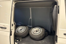 valkoinen Volkswagen Transporter 2021 kuva 10.