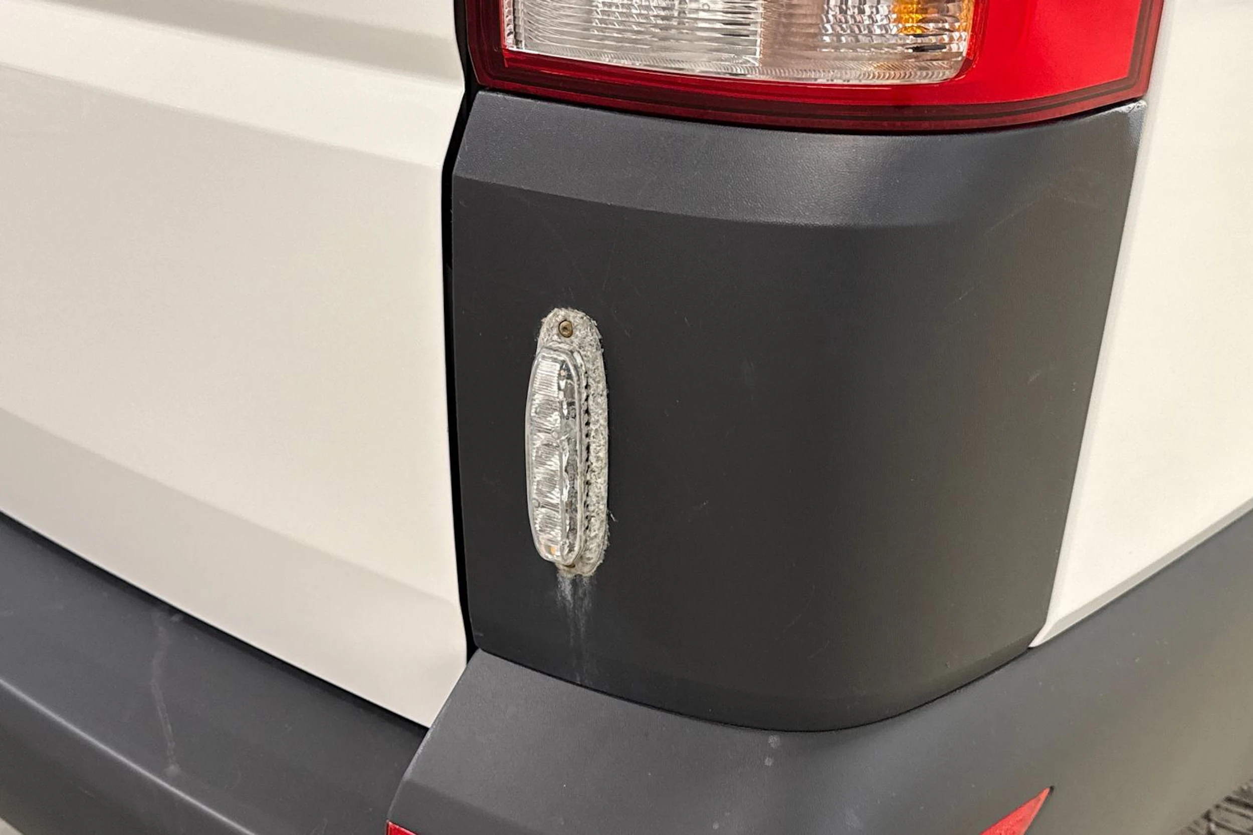 valkoinen Volkswagen Transporter 2021 kuva 13.