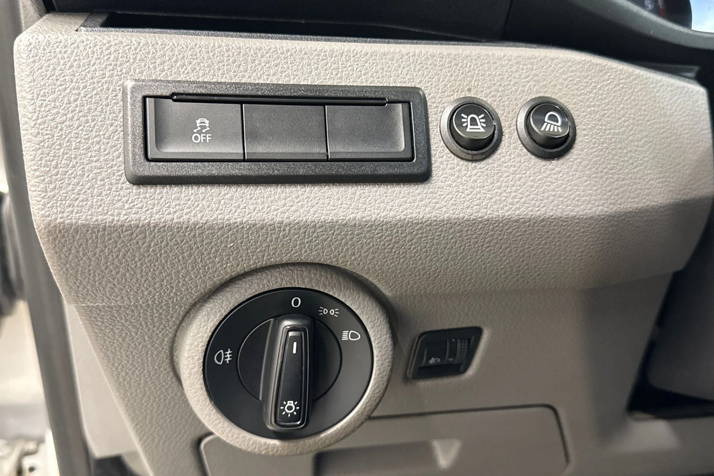 valkoinen Volkswagen Transporter 2021 kuva 16.