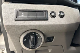 valkoinen Volkswagen Transporter 2021 kuva 16.