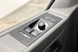 valkoinen Volkswagen Transporter 2021 kuva 17.