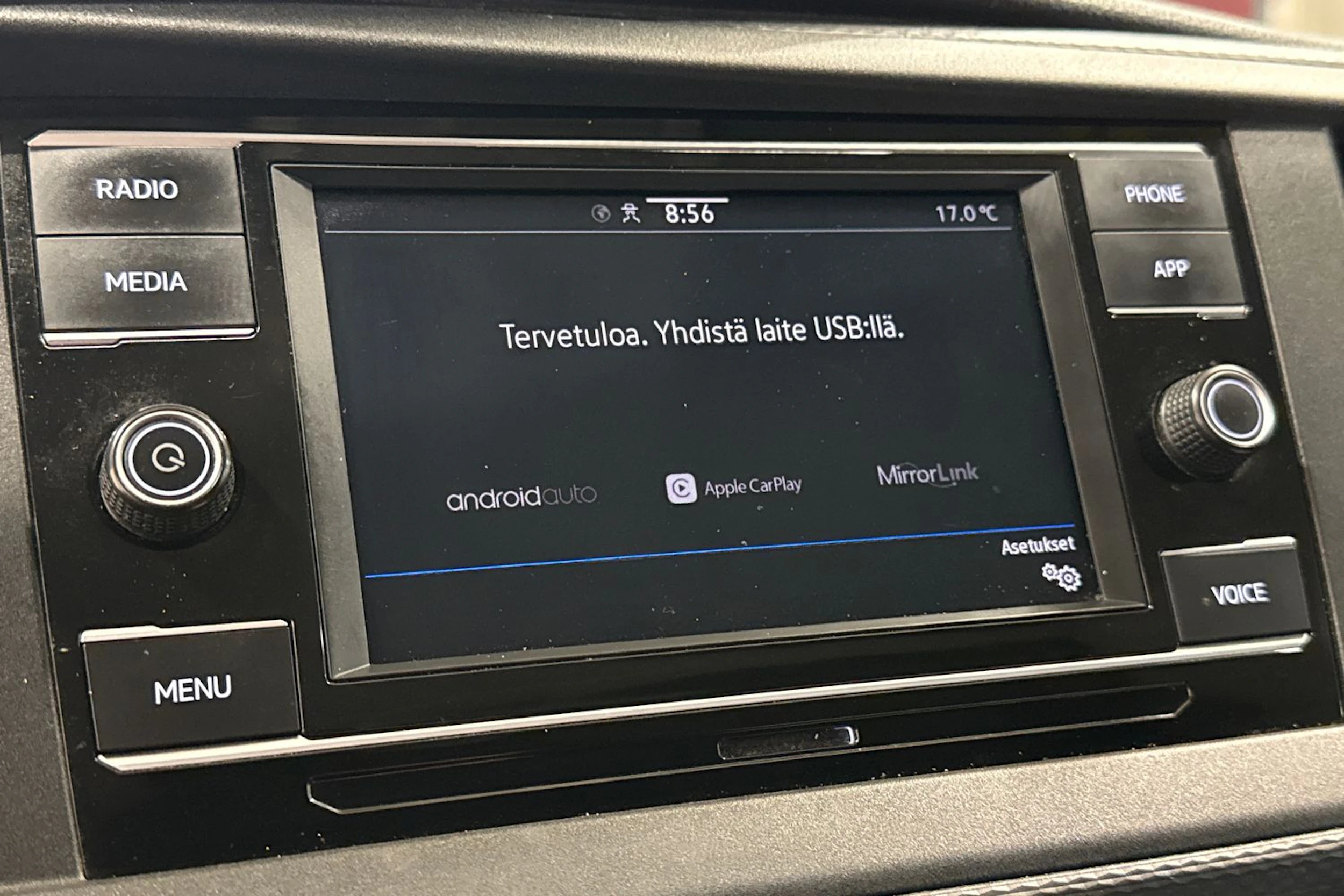 valkoinen Volkswagen Transporter 2021 kuva 20.