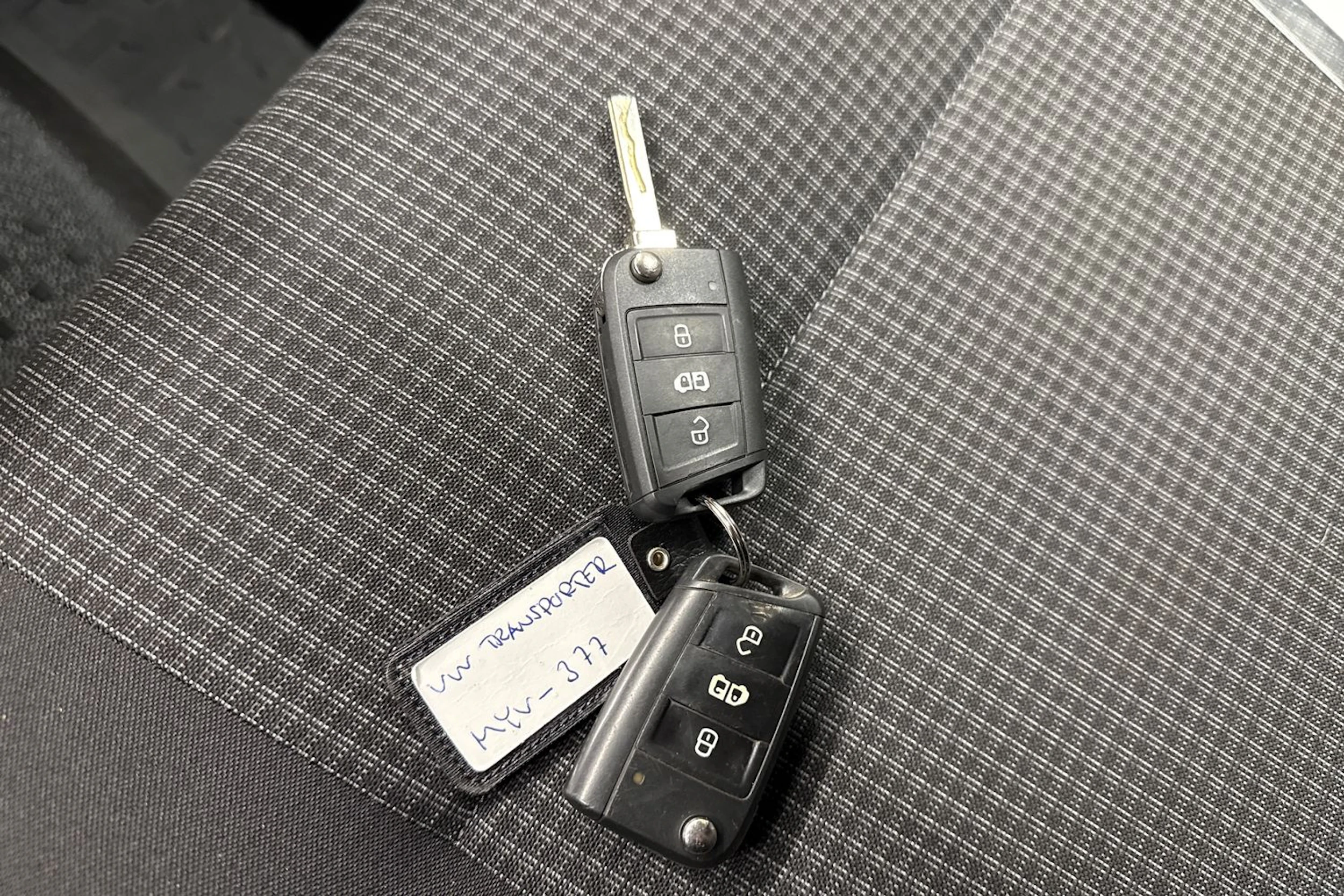 valkoinen Volkswagen Transporter 2021 kuva 22.