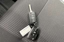 valkoinen Volkswagen Transporter 2021 kuva 22.