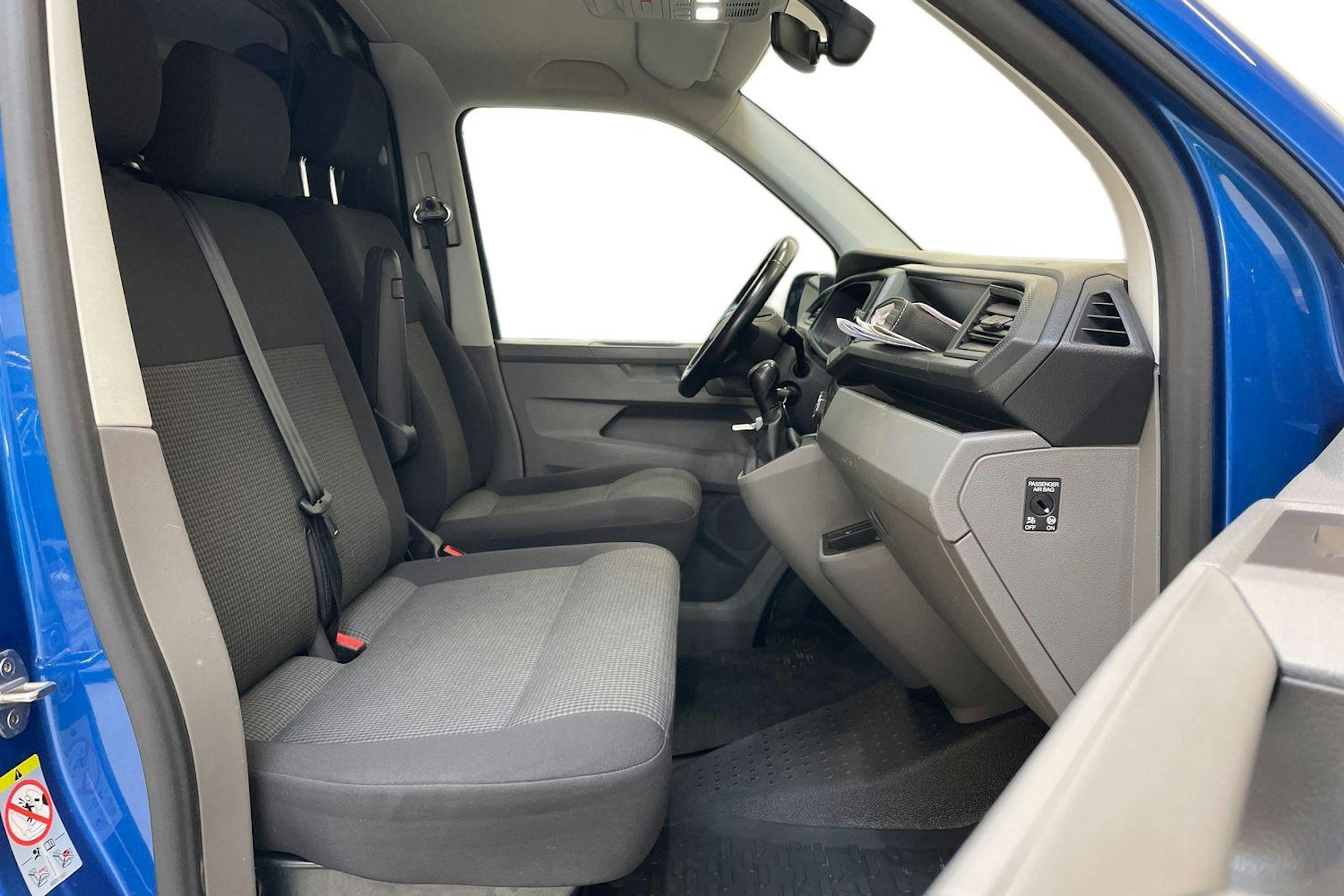 sininen Volkswagen Transporter 2021 kuva 10.