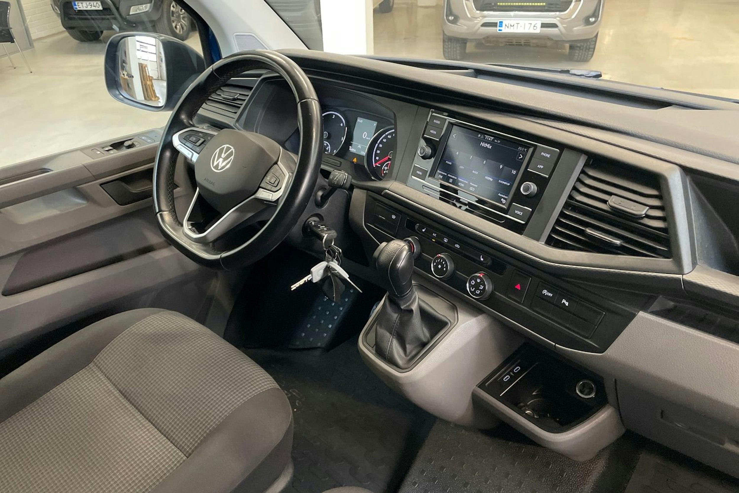 sininen Volkswagen Transporter 2021 kuva 13.