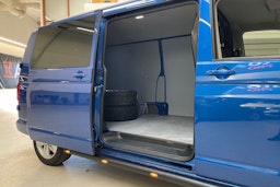 sininen Volkswagen Transporter 2021 kuva 16.