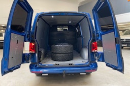 sininen Volkswagen Transporter 2021 kuva 18.