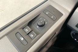 sininen Volkswagen Transporter 2021 kuva 22.