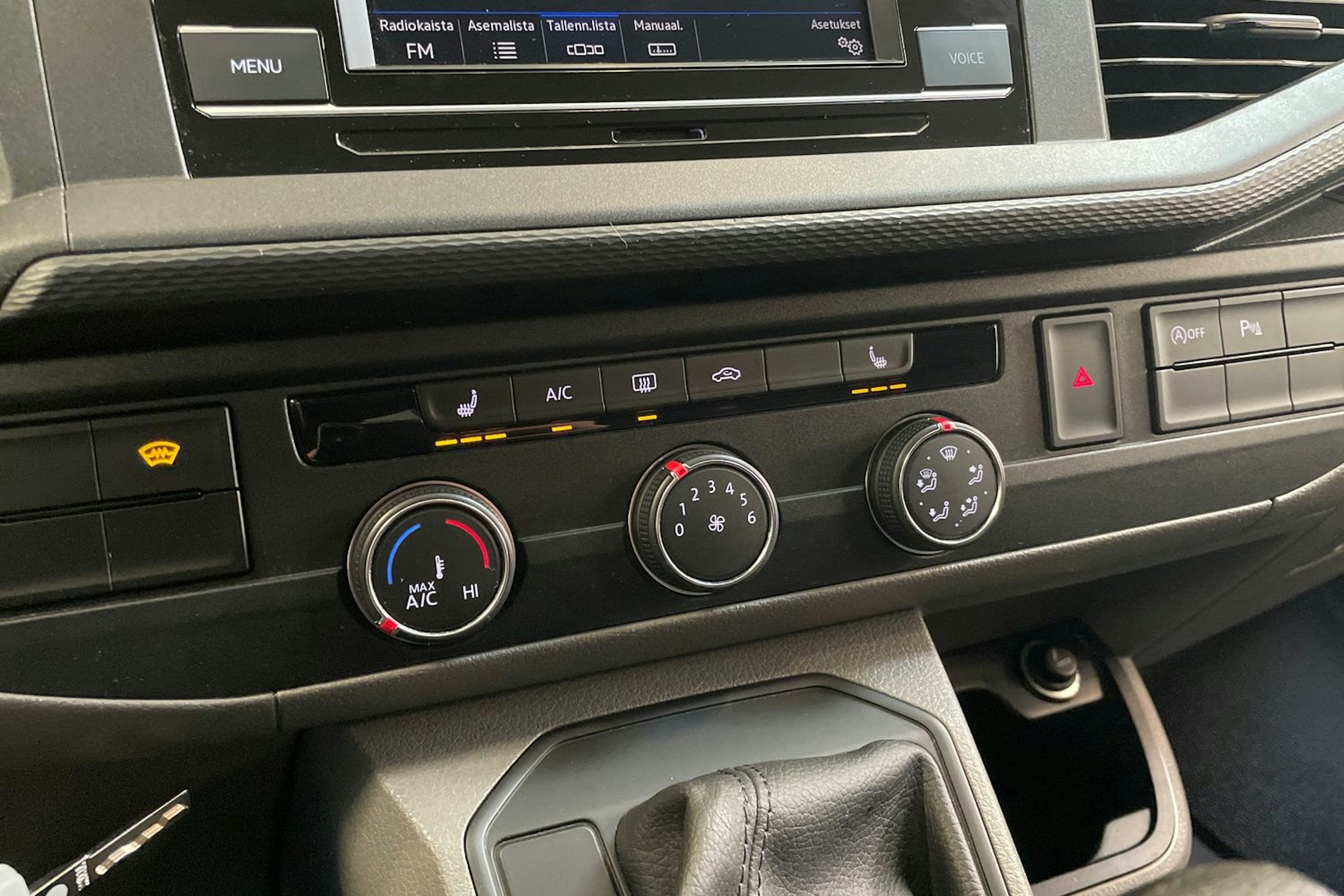 sininen Volkswagen Transporter 2021 kuva 26.