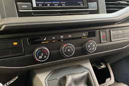 sininen Volkswagen Transporter 2021 kuva 26.