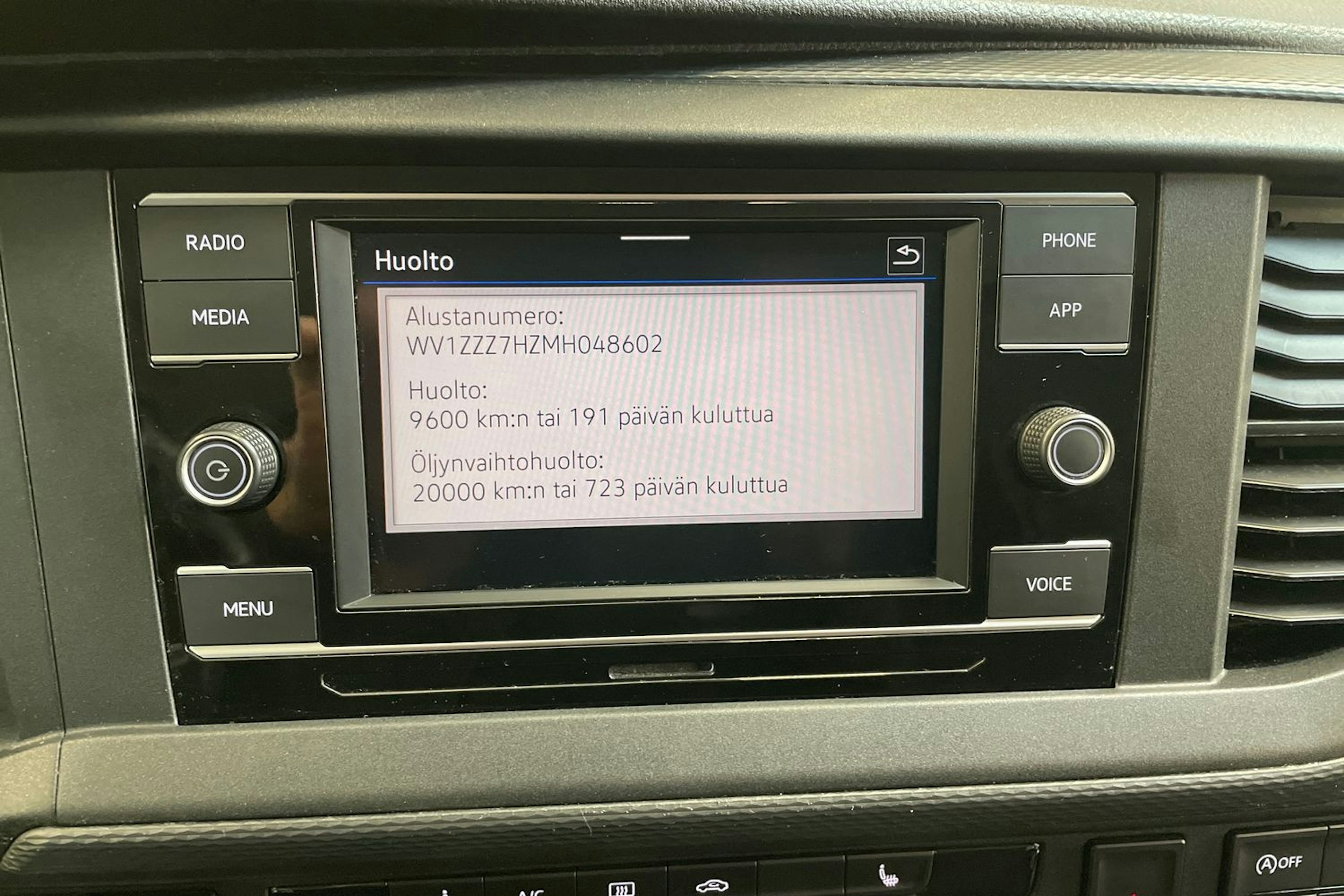 sininen Volkswagen Transporter 2021 kuva 30.