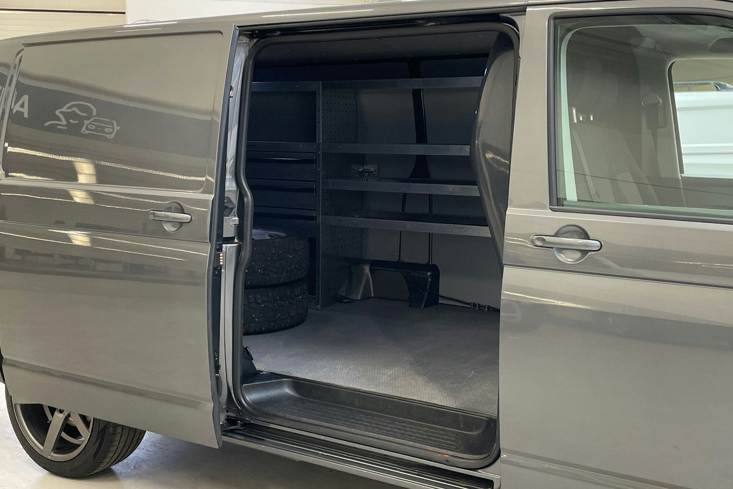 met. harmaa Volkswagen Transporter 2021 kuva 14.