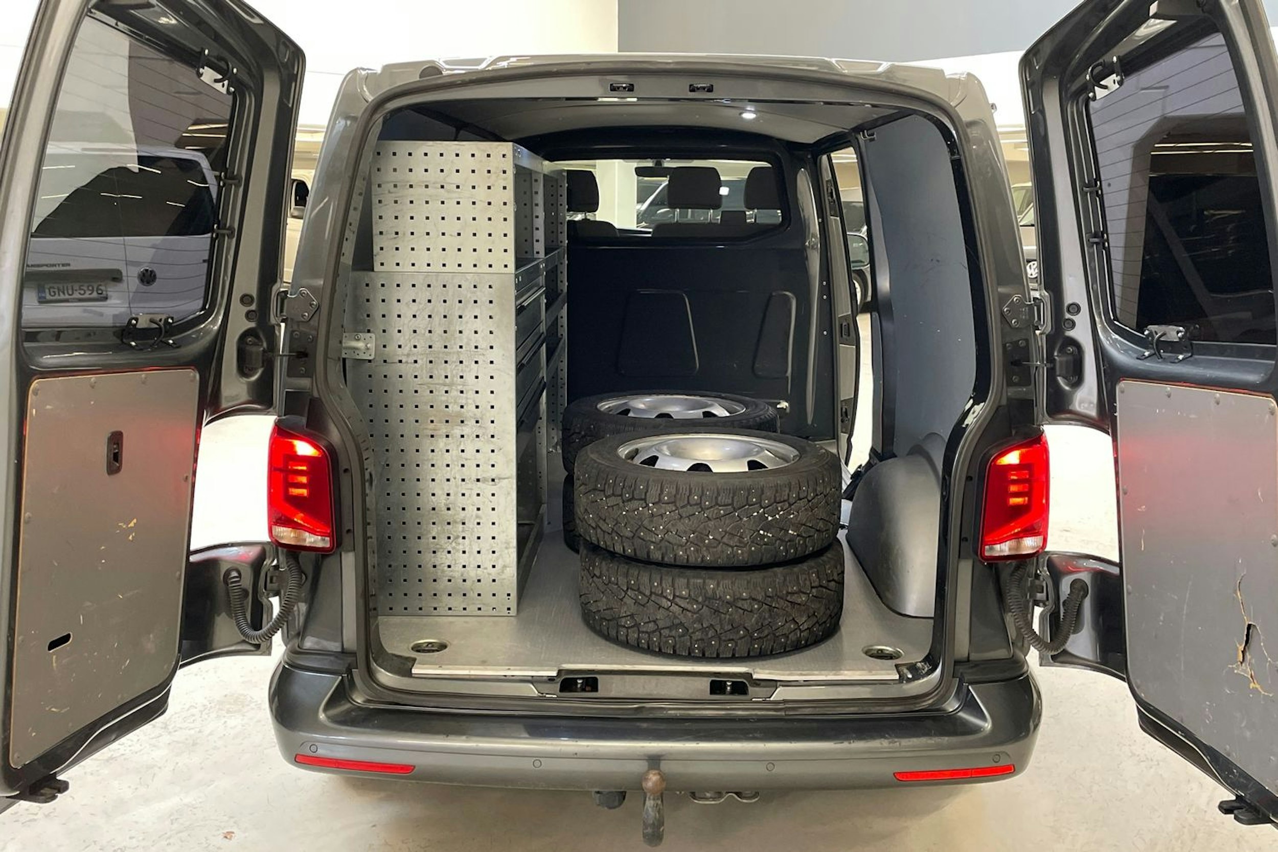 met. harmaa Volkswagen Transporter 2021 kuva 15.