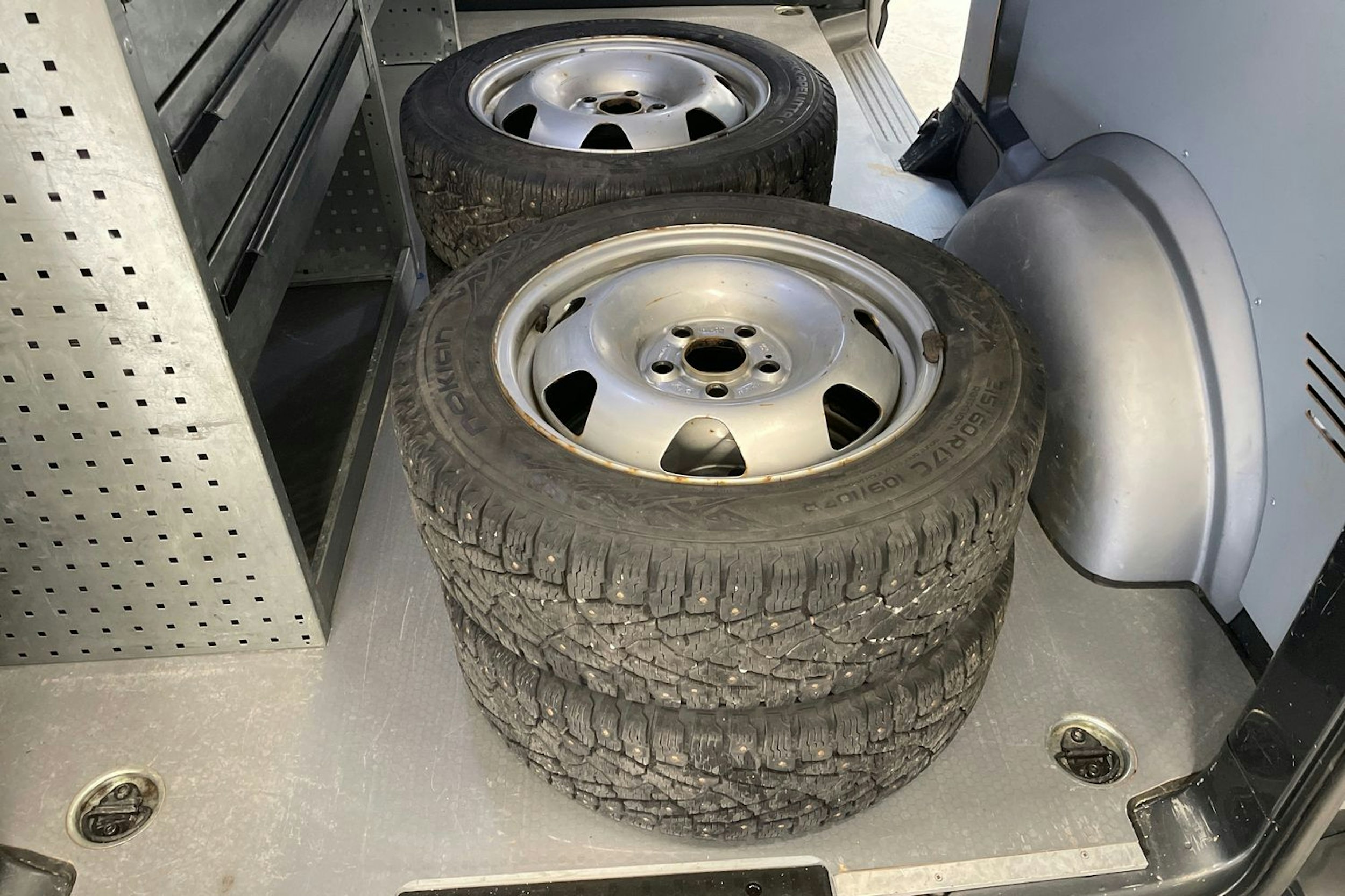 met. harmaa Volkswagen Transporter 2021 kuva 16.