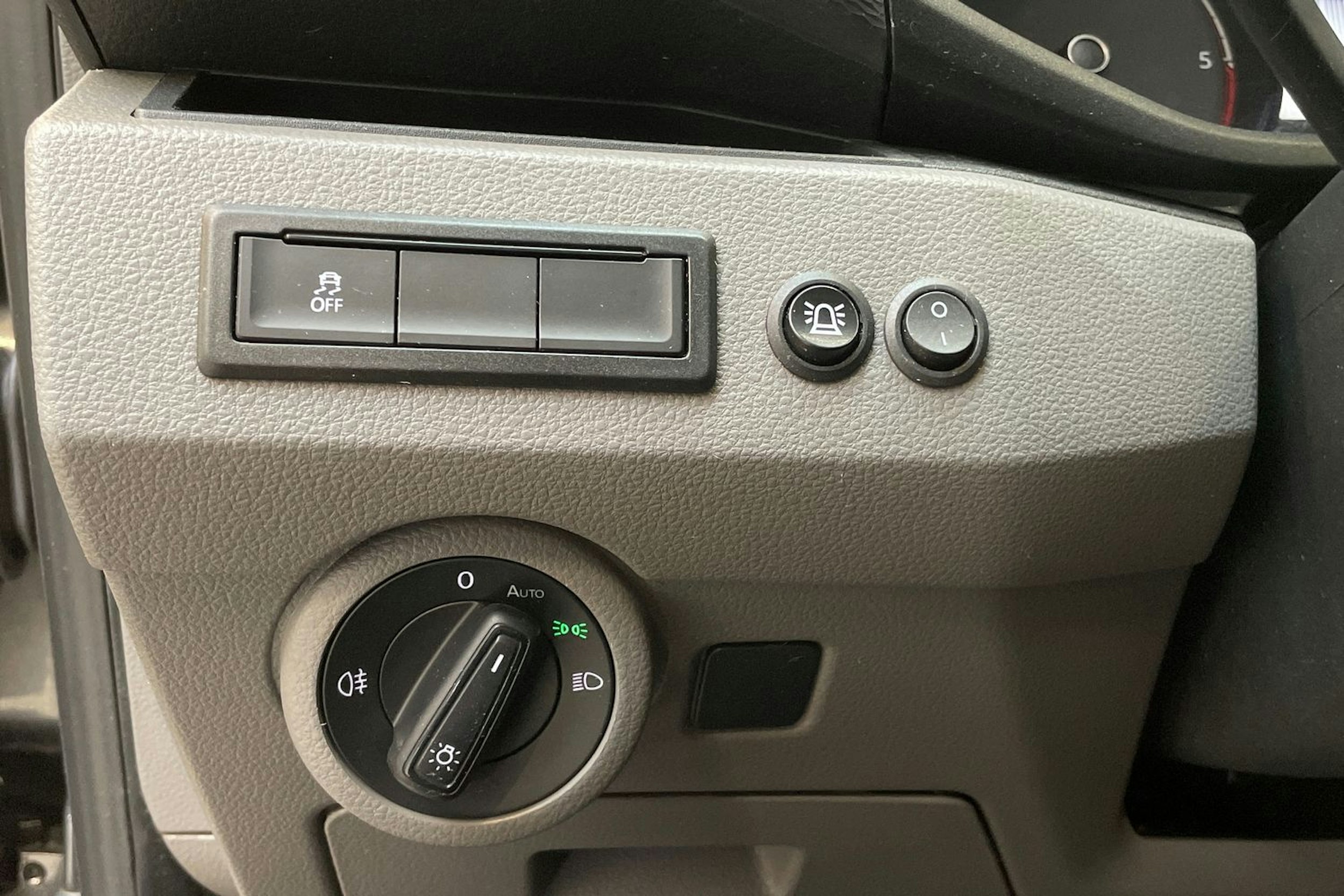 met. harmaa Volkswagen Transporter 2021 kuva 18.