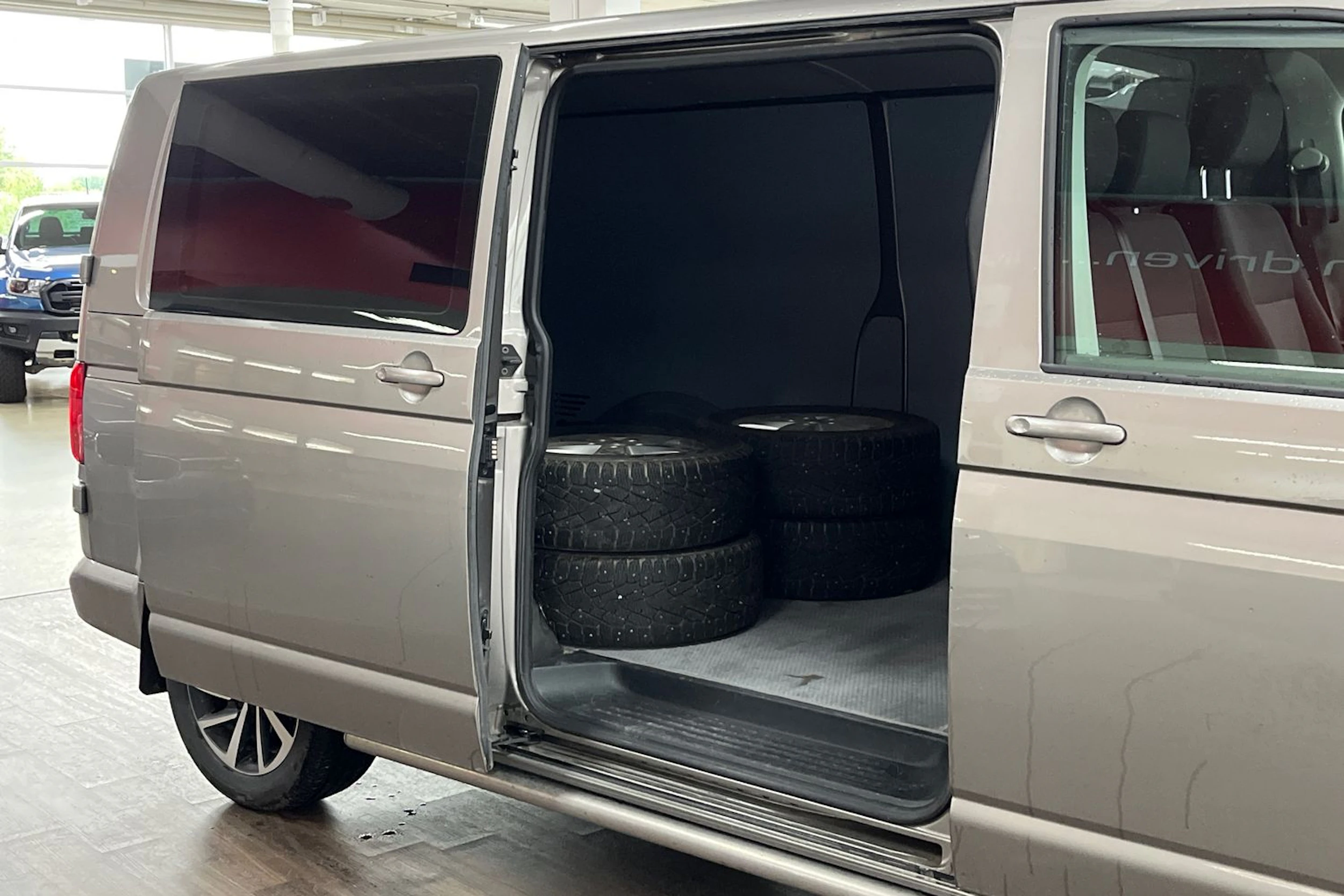 beige Volkswagen TRANSPORTER 2021 kuva 5.