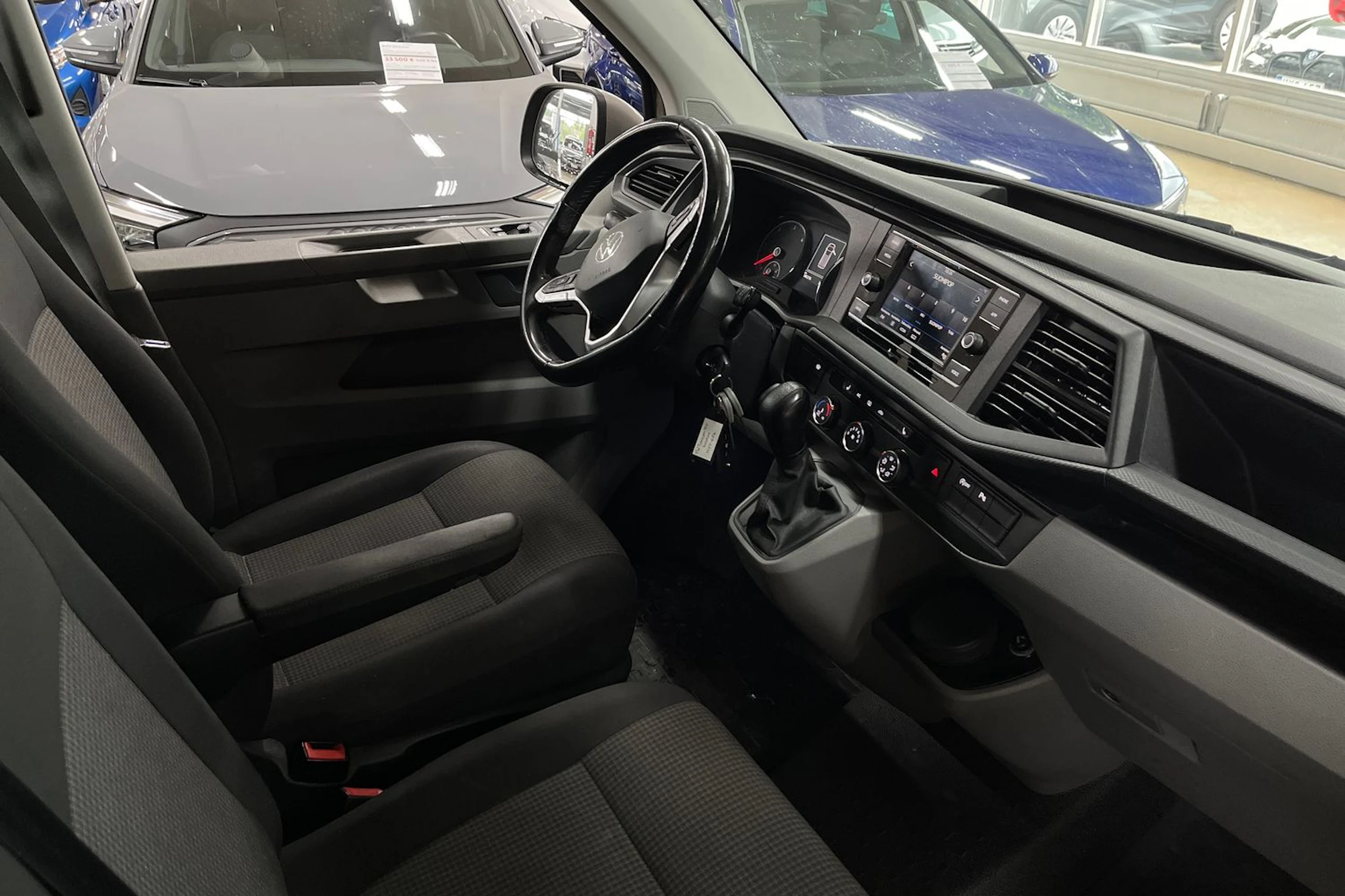 beige Volkswagen TRANSPORTER 2021 kuva 7.