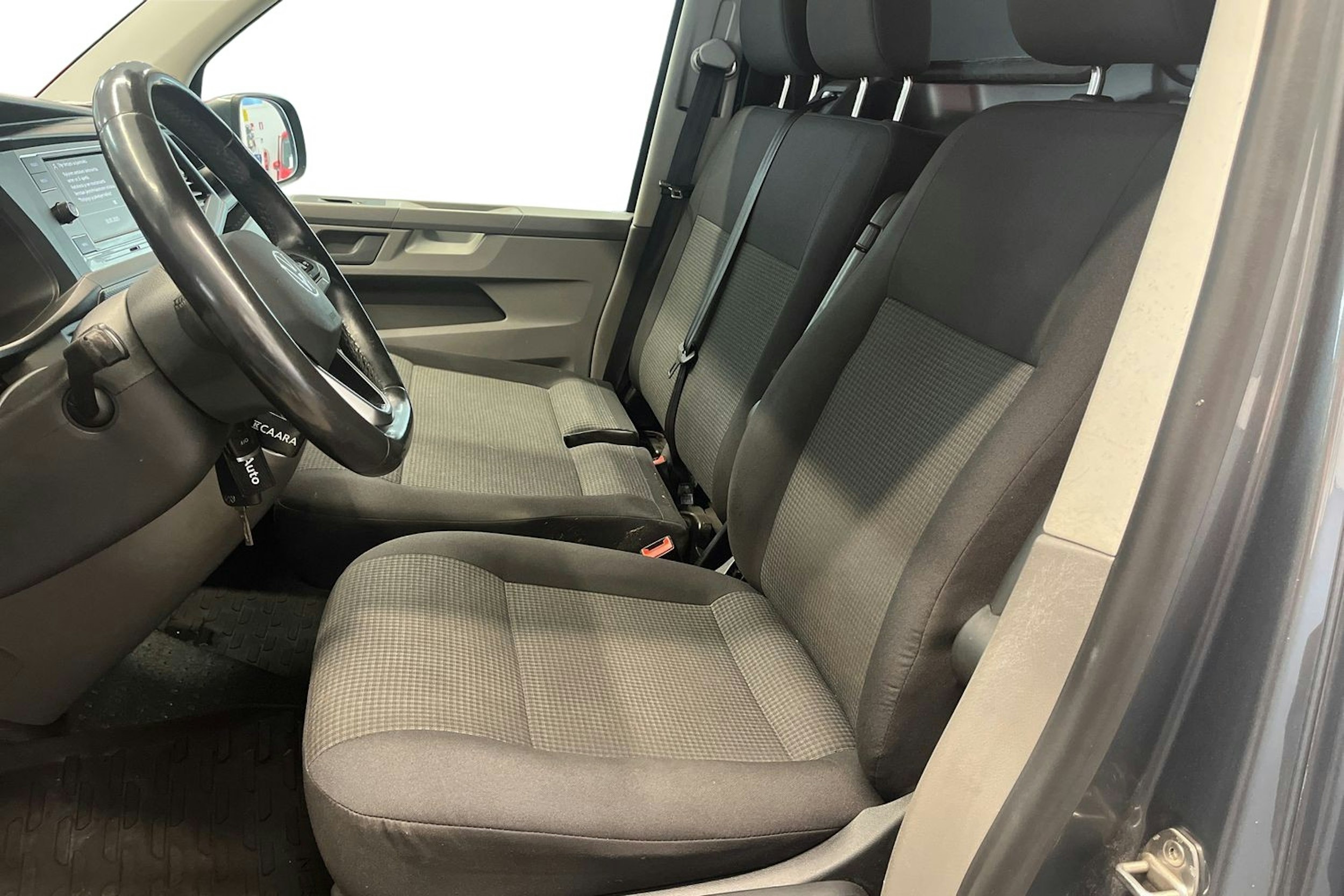 Harmaa Volkswagen Transporter 2021 kuva 10.