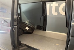 Harmaa Volkswagen Transporter 2021 kuva 13.