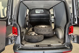 Harmaa Volkswagen Transporter 2021 kuva 14.
