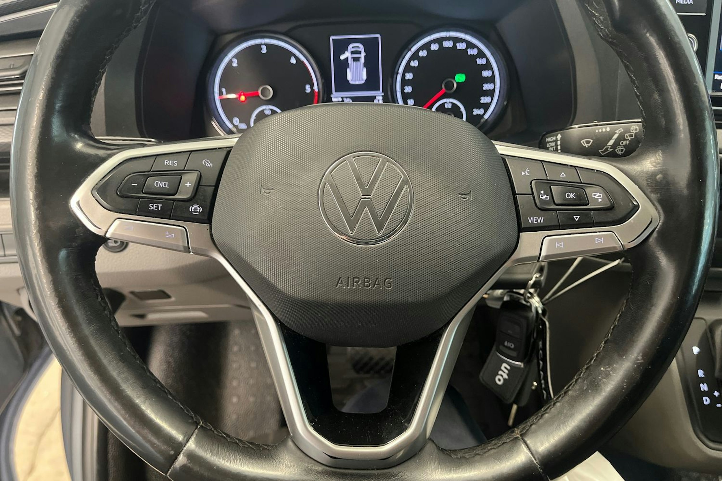 Harmaa Volkswagen Transporter 2021 kuva 17.