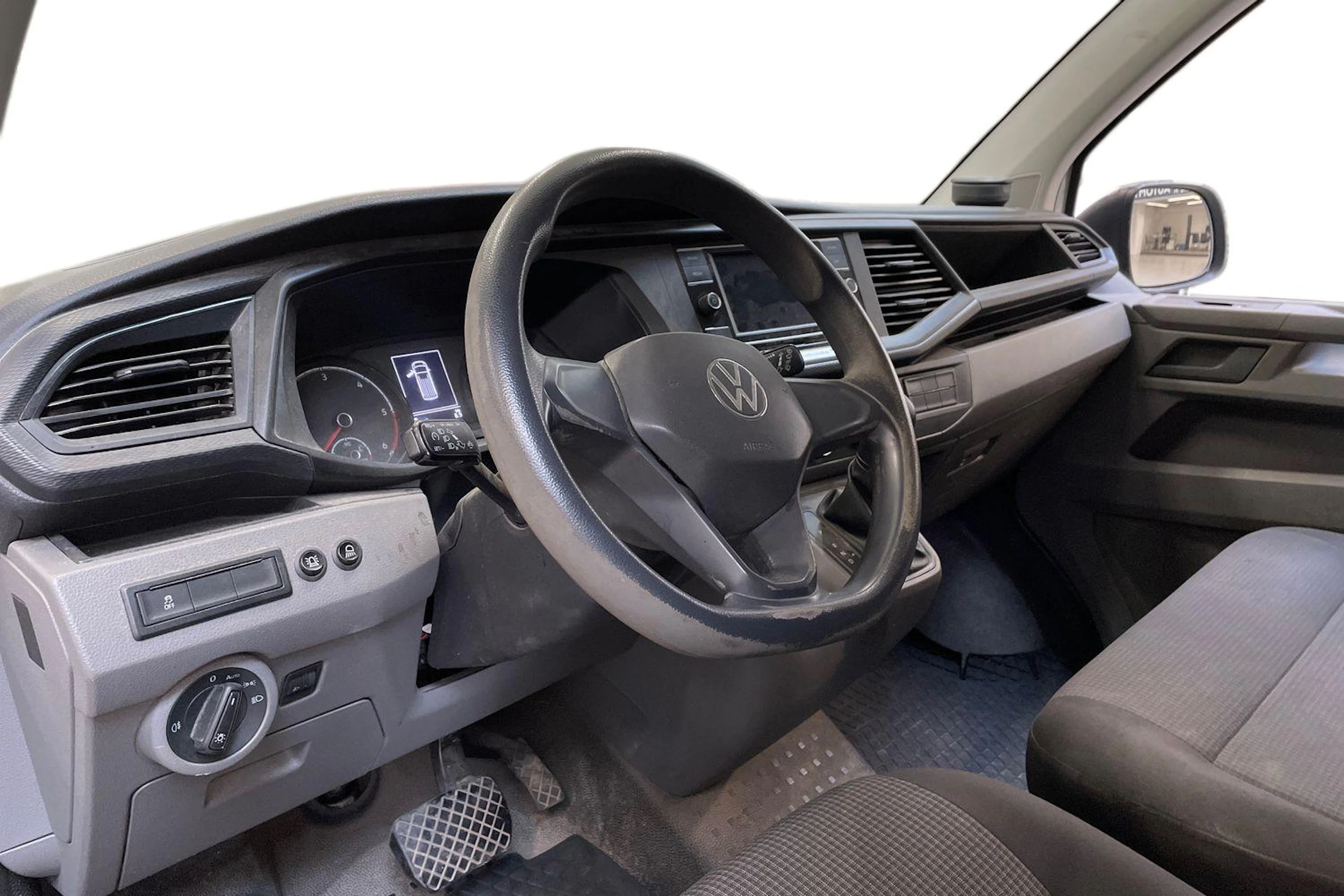 valkoinen Volkswagen Transporter 2021 kuva 3.