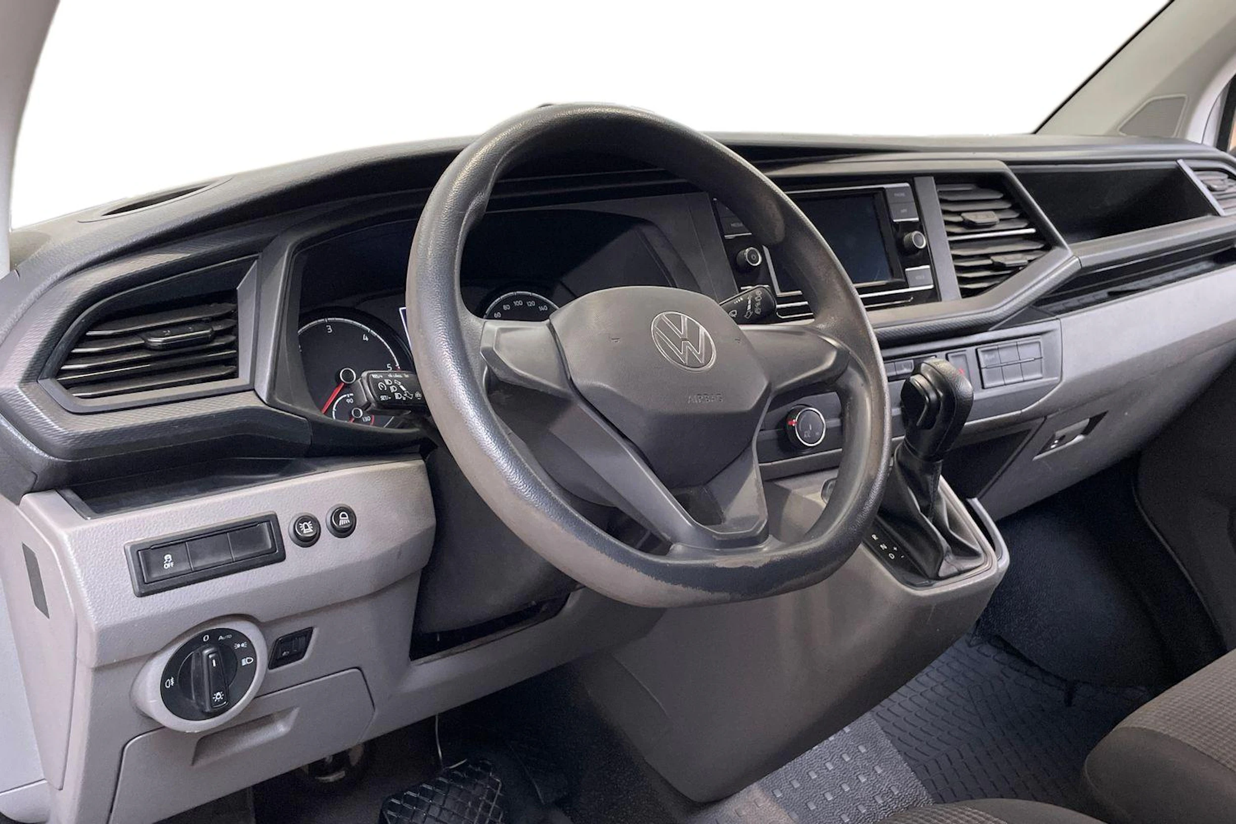 valkoinen Volkswagen Transporter 2021 kuva 7.