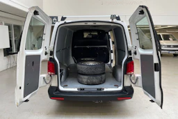 valkoinen Volkswagen Transporter 2021 kuva 11.